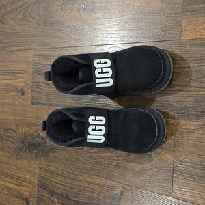Girl's size 3 Ugg booties in great condition.